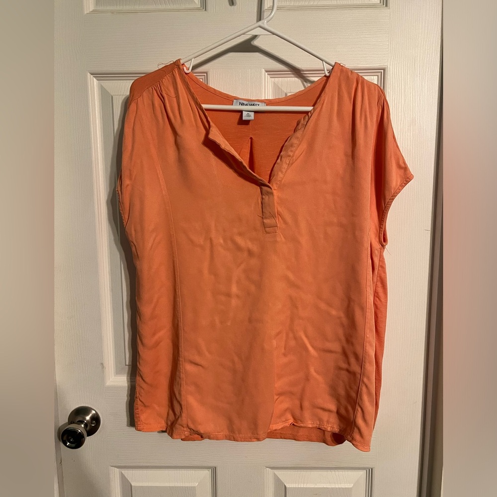 Nine West women’s v neck peach top.  XL